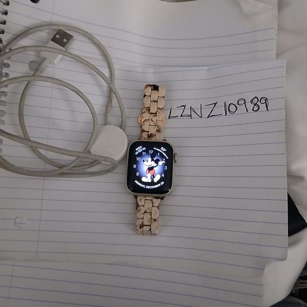 Apple Watch SE 2nd Gen 40mm - Unlocked, Starlight, A2726 - Cellular, Aluminum