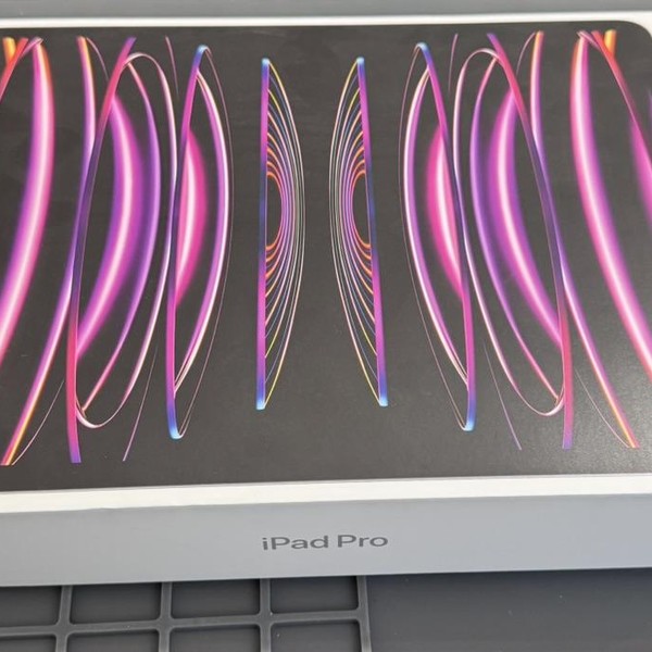 Apple iPad Pro 12.9 inch 6th Gen 2022 - Wi-Fi, 128 GB, Gray