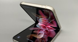 Good
													Samsung Galaxy Z Flip3 5G - AT&T, Cream, 256 GB, 8 GB, SM-F711U, photo 4 of 6