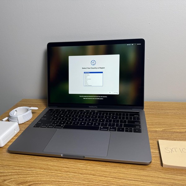 MacBook Pro 2018 (With Touch Bar) - 13 inch - 512 GB, Gray, 16 GB, Intel Core i7