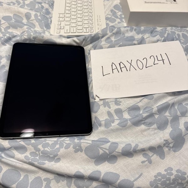 Apple iPad Air 5th Gen - Unlocked, Gray, 64 GB, A2589