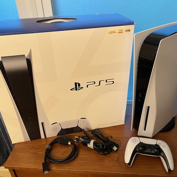 PlayStation 5 Standard Edition (2020) - 825 GB, White, Standard Edition