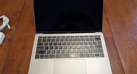 Good
													MacBook Air 2019 - 13" - I5, Silver, 128 GB, 8 GB, photo 3 of 15
