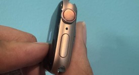 Good
													Apple Watch Series 4 40mm - Unlocked, Gold, A1975 - Cellular, Aluminum, photo 3 of 6