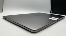 Good
													MacBook Pro 2018 (With Touch Bar) - 15" - I9, Gray, 1 TB, 32 GB, photo 3 of 10