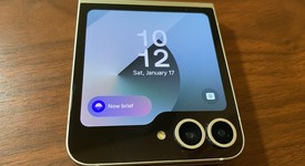 Good
													Samsung Galaxy Z Flip6 - Unlocked, White, 256 GB, 12 GB, SM-F741U1, photo 4 of 4