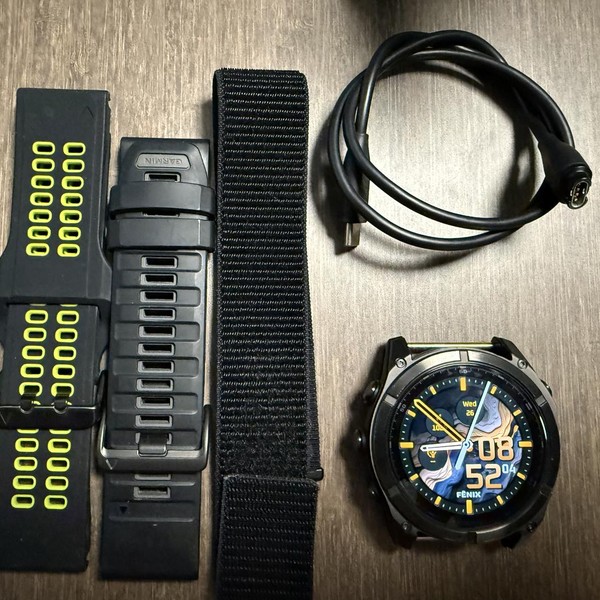 Garmin Fenix 8 - Carbon, AMOLED