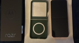 Good
													Motorola Razr (2024) - Unlocked, Orange, 256 GB, 8 GB, photo 2 of 6