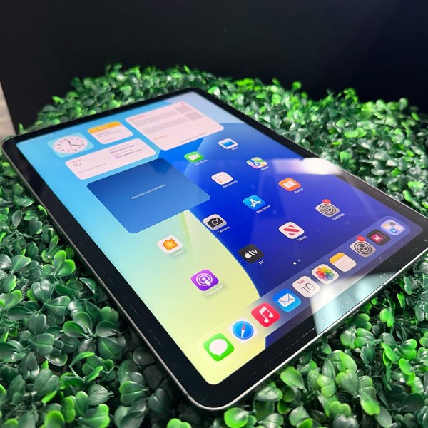 Apple iPad Air 5th Gen - Unlocked, 256 GB, Gray, A2589