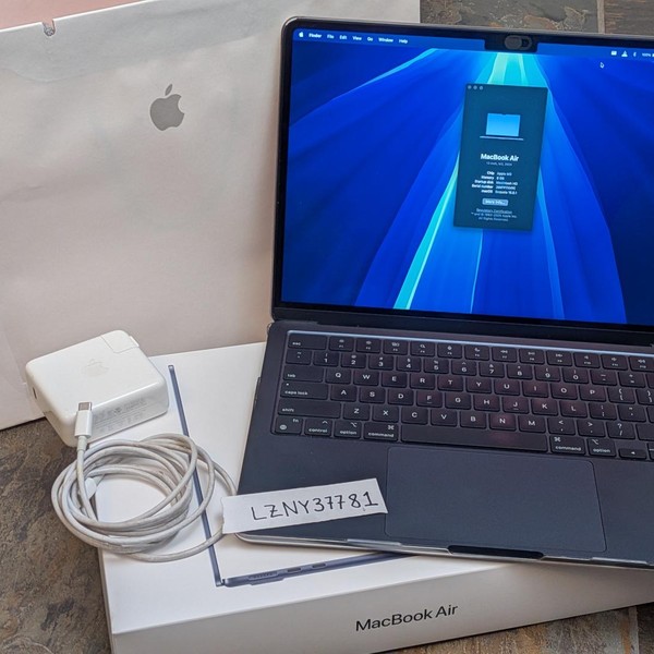 MacBook Air 2024 (M3) - 13 inch - 256 GB, Midnight, 8 GB, Apple M3, 8-core GPU