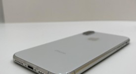 Good
													Apple iPhone Xs - Unlocked, Silver, 256 GB, A1920, photo 4 of 6