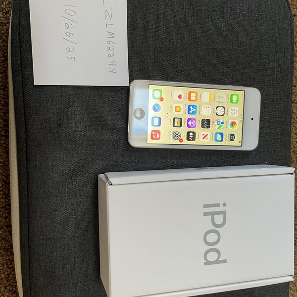Apple iPod Touch 7th Gen - Wi-Fi, 128 GB, Gold