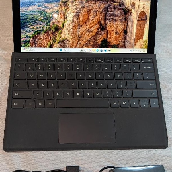 Microsoft Surface Pro 5 (2017) - Wi-Fi, Silver, 256 GB, 8 GB