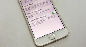 Good
													Apple iPhone 7 - Sprint, Gold, 128 GB, A1660, photo 3 of 12