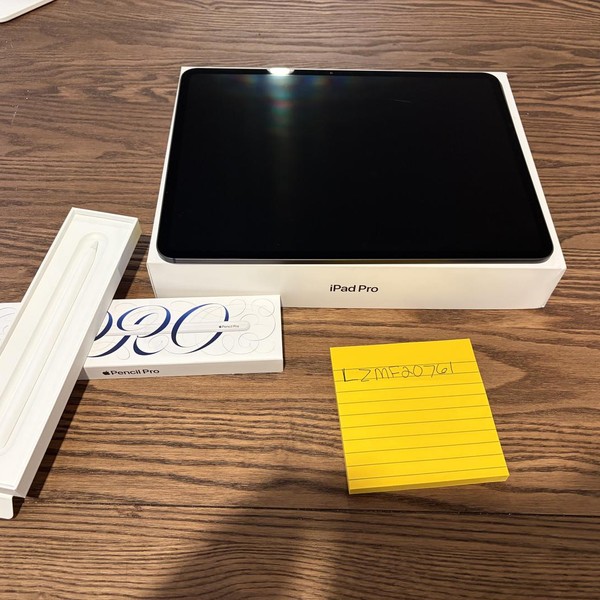 Apple iPad Pro 13 inch (M4) 2024 - Wi-Fi, 256 GB, Black, 8 GB, A2925, Standard Glass