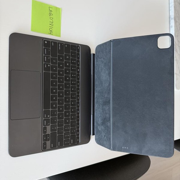 Apple Magic Keyboard for iPad Pro - Black