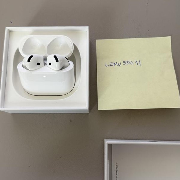 Apple AirPods 4th Gen - Active Noise Cancellation