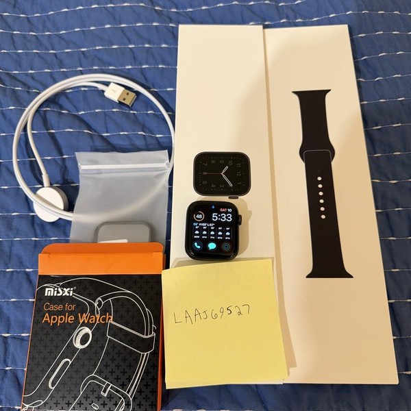 Apple Watch SE 1st Gen 44mm - Gray, A2352 - GPS, Aluminum