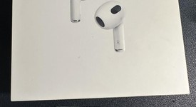 New
													Apple AirPods 3rd Gen - MagSafe Case, photo 2 of 5