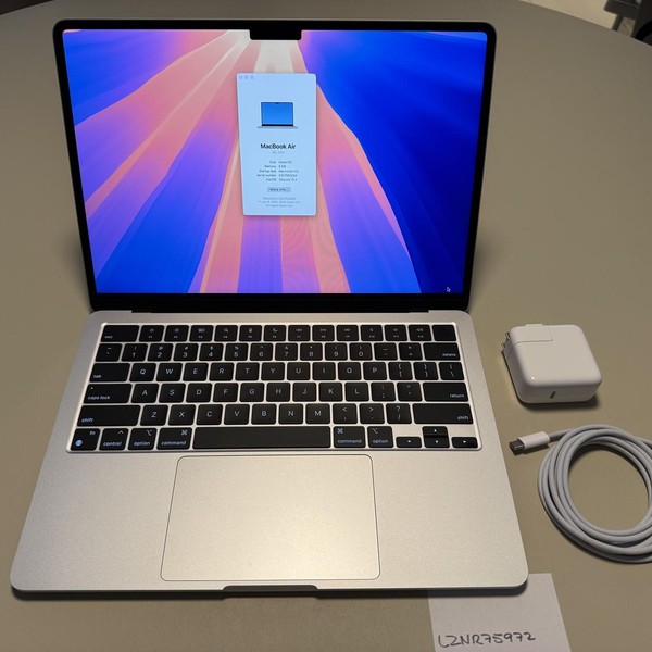 MacBook Air 2022 (M2) - 13 inch - 256 GB, Silver, 8 GB, Apple M2