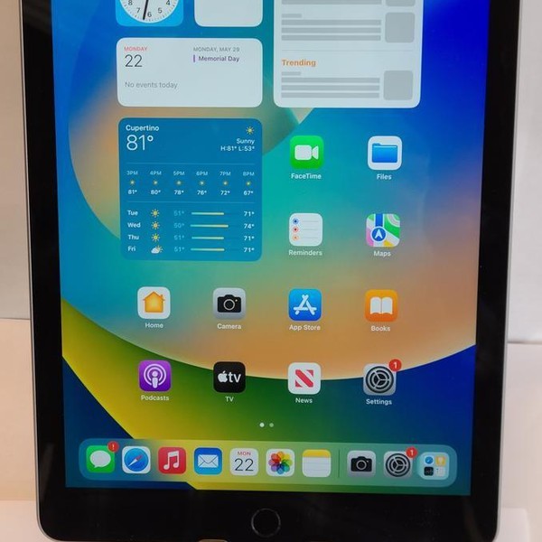 Apple iPad (6th Gen) - Wi-Fi, 128 GB, Gray, A1893
