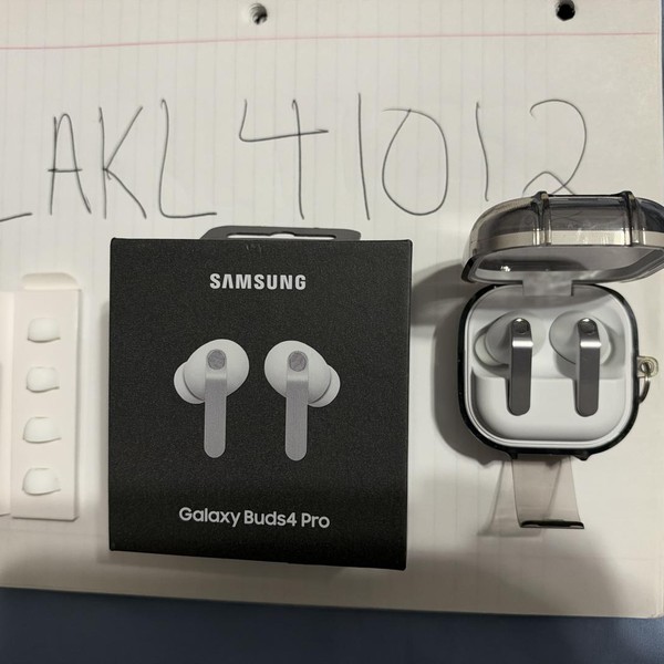 Samsung Galaxy Buds4 Pro - White