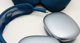 Used
													Apple AirPods Max - Sky Blue, photo 1 of 9