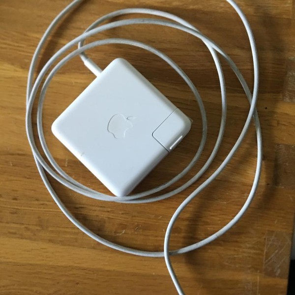 MacBook Pro 2017 (With Touch Bar) - 13 inch - 256 GB, Gray, 8 GB, Intel Core i5