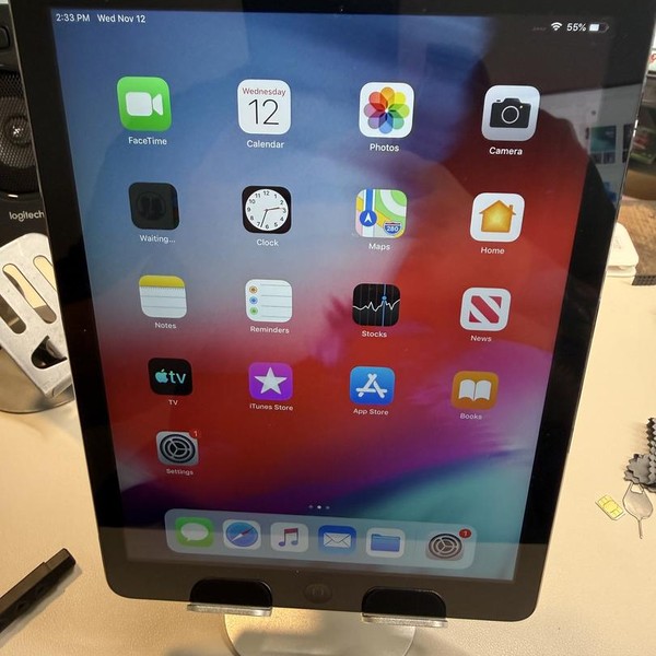 Apple iPad Air - Unlocked, 32 GB, Gray