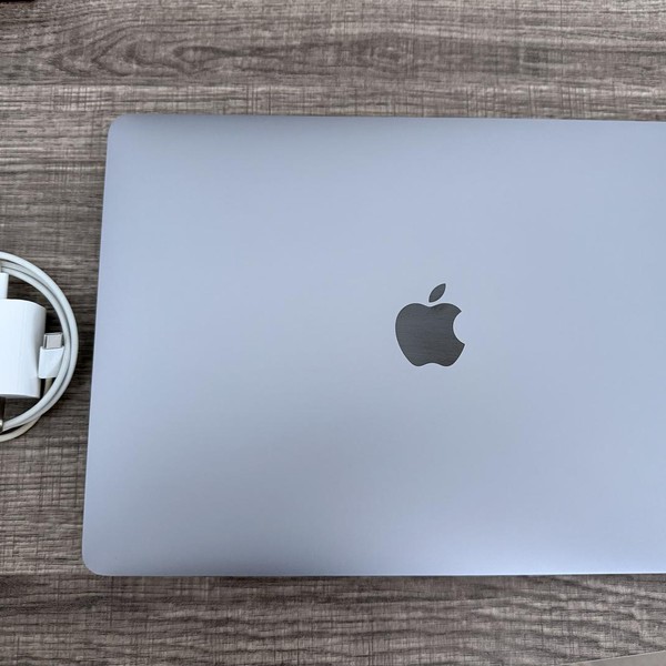 MacBook Pro 2020 - 13 inch - 512 GB, Gray, 8 GB, Apple M1