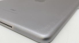 Fair
													Apple iPad 6th Gen - Unlocked, Gray, 32 GB, A1954, photo 5 of 9