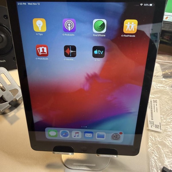 Apple iPad Air - Unlocked, 16 GB, Gray