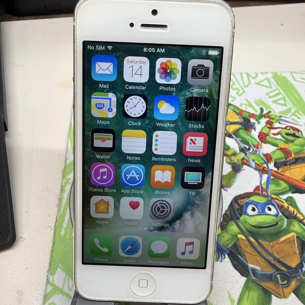 Apple iPhone 5 - Unlocked, 16 GB, White, A1428
