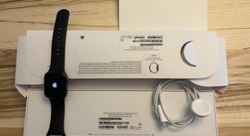 Good
													Apple Watch SE 1st Gen 40mm - Unlocked, Gray, A2353 - Cellular, Aluminum, photo 3 of 3