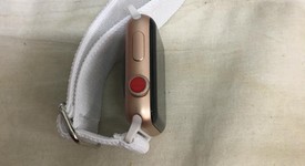 Good
													Apple Watch Series 3 42mm - Unlocked, Gold, A1861, Aluminum, photo 5 of 5