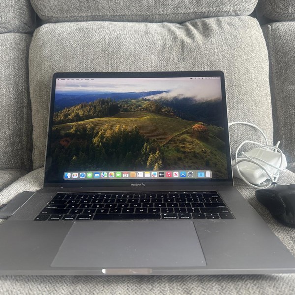 MacBook Pro 2018 (With Touch Bar) - 15 inch - 512 GB, Silver, 16 GB, Intel Core i7