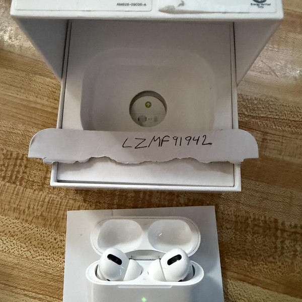 Apple AirPods Pro - MagSafe Case