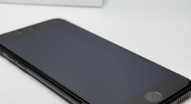 Good
													Apple iPhone SE 3rd Gen 2022 - Unlocked, Midnight, 128 GB, A2595, photo 2 of 4