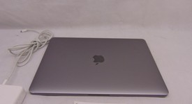 Good
													MacBook Pro 2017 (With Touch Bar) - 13" - Gray, 256 GB, 16 GB, photo 5 of 20