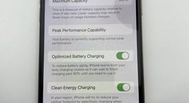 Good
													Apple iPhone Xs - Unlocked, Gold, 64 GB, A1920, photo 3 of 15