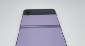 Good
													Samsung Galaxy Z Flip3 5G - Unlocked Non-US, Lavender, 256 GB, 8 GB, SM-F711B, photo 3 of 8
