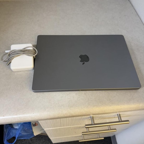 MacBook Pro 2023 - 16 inch - 512 GB, Gray, 16 GB, Apple M2 Pro 12-core