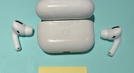 Used
													Apple AirPods Pro - MagSafe Case, photo 2 of 9