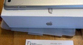 Good
													Apple iPad 9th Gen - Wi-Fi, Silver, 64 GB, A2602, photo 4 of 5