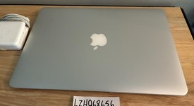 Good
													MacBook Air 2017 - 13" - I5, Silver, 128 GB, 8 GB, photo 3 of 4