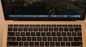 Good
													MacBook Air 2019 - 13" - I5, Gold, 128 GB, 8 GB, photo 1 of 9