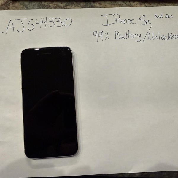 Apple iPhone SE 3rd Gen 2022 - Unlocked, 64 GB, Starlight, A2595