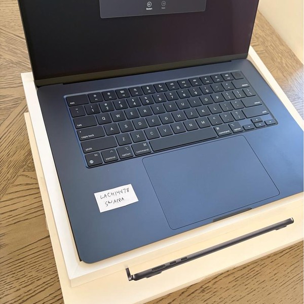 MacBook Air 2024 (M3) - 15 inch - 256 GB, Midnight, 16 GB, Apple M3, 10-core GPU