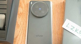Mint
													Vivo X200 Ultra - Unlocked Non-US, Black, 1 TB, 16 GB, photo 3 of 10