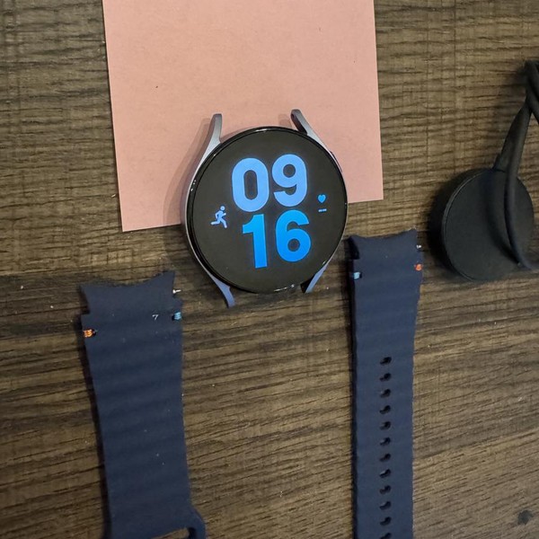 Samsung Galaxy Watch5 - Unlocked, Blue, 44mm